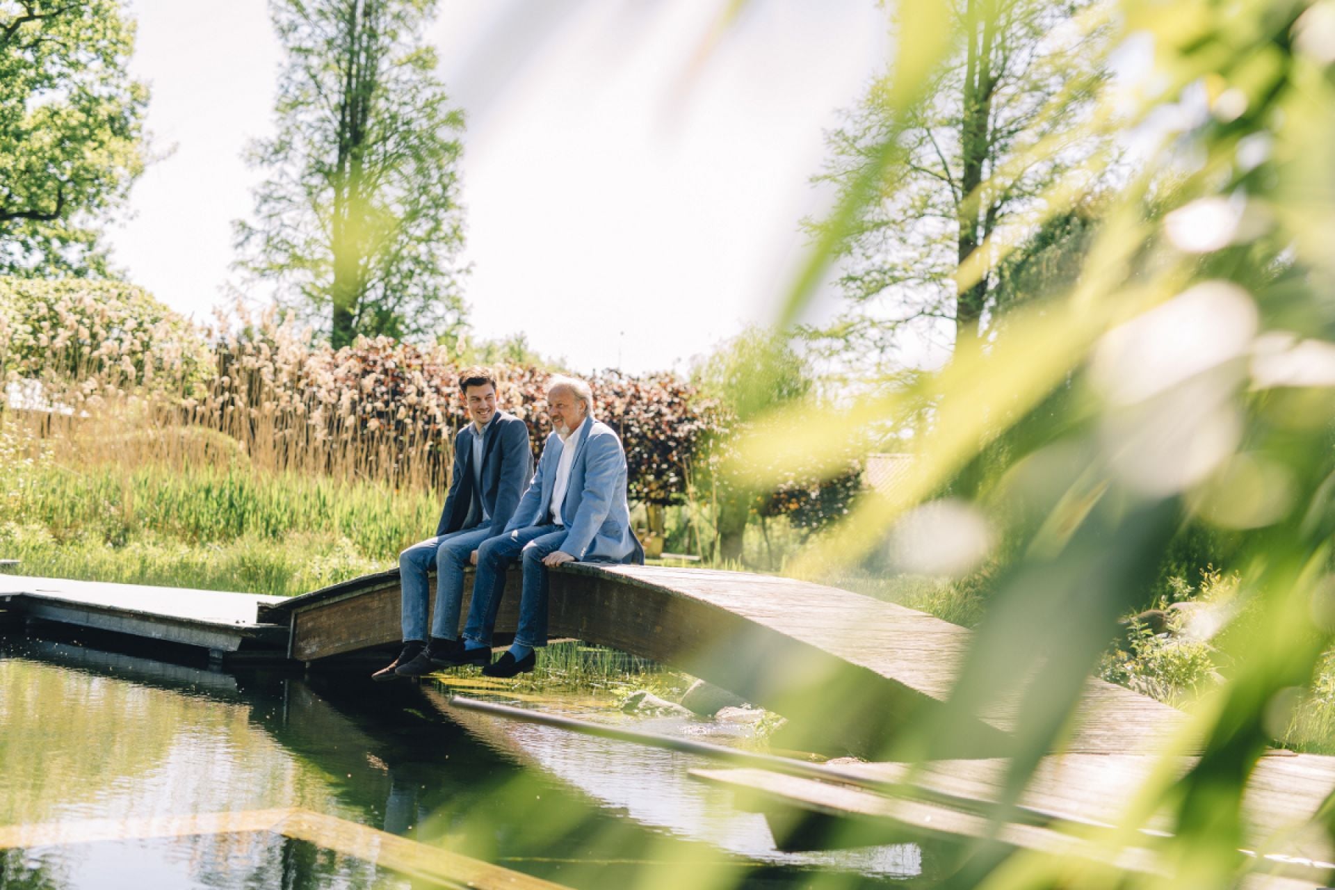 Ulrich Pflüger und Michael Pflüger auf einer Brücke