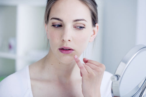 Herpes im Mund: Ursachen, Symptome und Behandlung | orthim